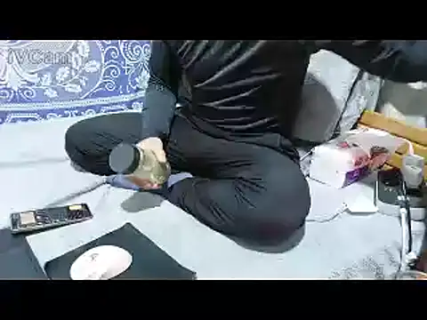 yazinyazin1 online show from February 5, 8:48 pm