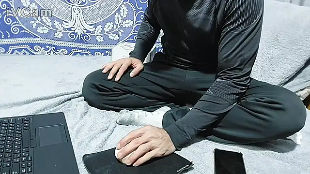 yazinyazin1 online show from February 12, 6:29 pm