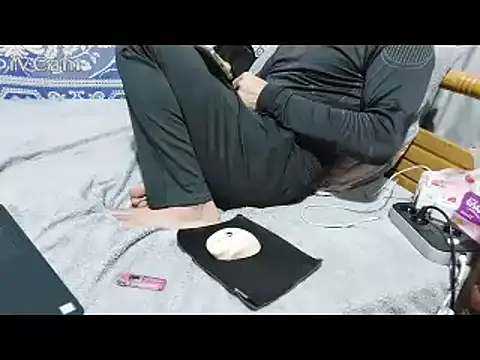 yazinyazin1 online show from February 12, 6:24 am