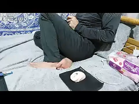 yazinyazin1 online show from February 13, 7:52 am