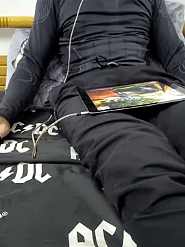 Snapshot of yazinyazin1 chatting on November 17, 6:23 pm yazinyazin1 online show from November 17, 6:23 pm