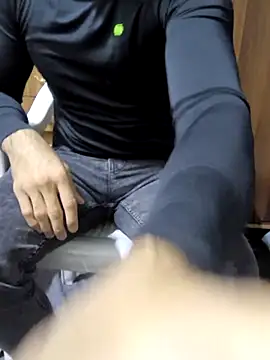 Snapshot of yazinyazin1 chatting on November 3, 8:45 pm yazinyazin1 online show from November 3, 8:45 pm