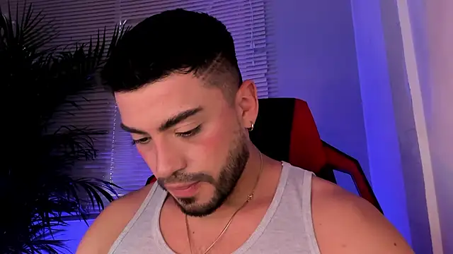 Snapshot of Alexander_Diiaz chatting on October 17, 7:26 pm Alexander Diiaz online show from October 17, 7:26 pm