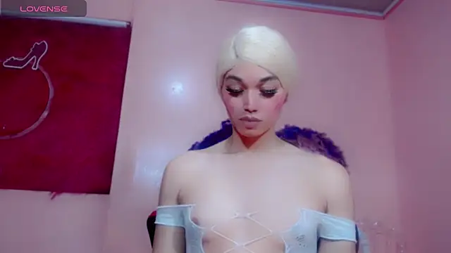 Snapshot of Candy_Walker_ chatting on November 20, 3:51 am Candy Walker online show from November 20, 3:51 am