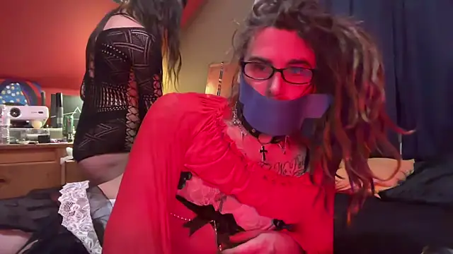 Trippie hippies1313 online show from November 28, 3:39 am