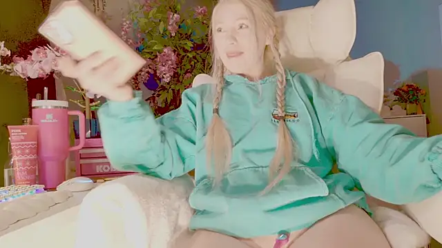 Talulaa online show from March 8, 1:55 am