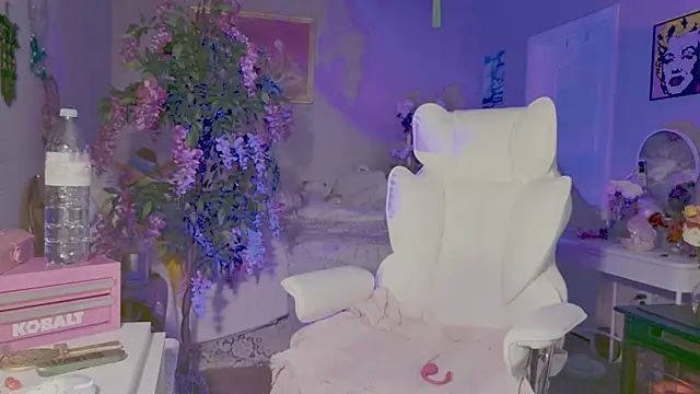 Snapshot of Talulaa chatting on July 17, 7:33 pm Talulaa online show from July 17, 7:33 pm