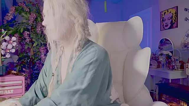 Talulaa online show from April 9, 8:15 pm