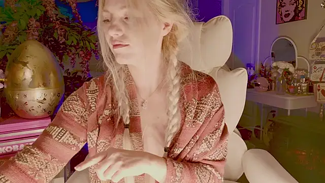 Talulaa online show from April 3, 6:25 pm