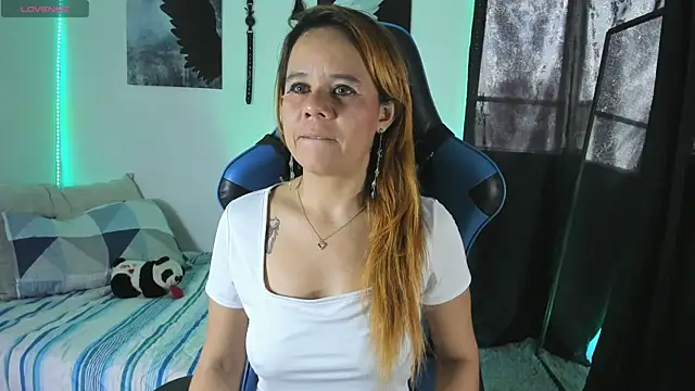 agatha walter  online show from October 23, 5:33 pm