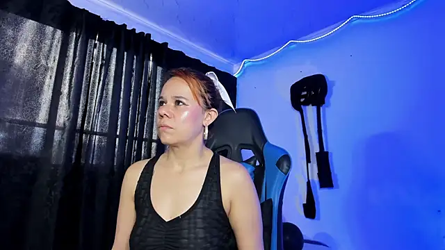 agatha walter  online show from December 3, 6:07 pm