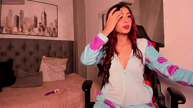 Snapshot of genesistrip chatting on October 4, 9:22 am genesistrip online show from October 4, 9:22 am