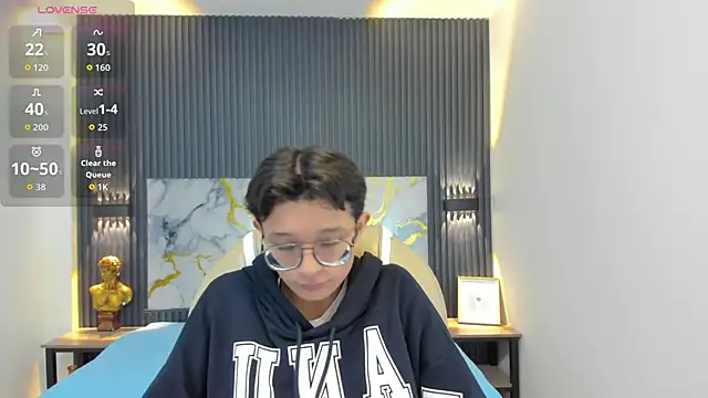 SantiagoRusso18 online show from October 29, 12:04 pm