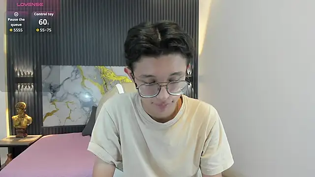 SantiagoRusso18 online show from November 7, 7:07 pm