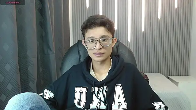 SantiagoRusso18 online show from March 5, 12:35 pm