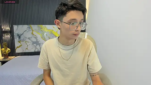 Snapshot of SantiagoRusso18 chatting on September 14, 1:11 pm SantiagoRusso18 online show from September 14, 1:11 pm