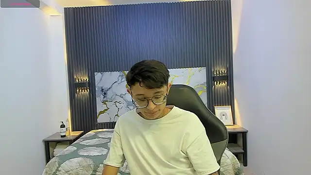 SantiagoRusso18 online show from February 11, 7:25 pm