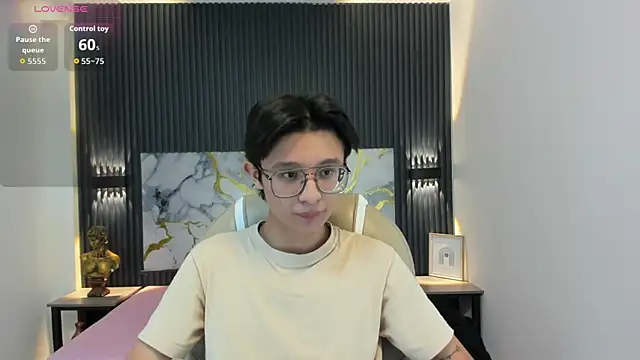 SantiagoRusso18 online show from November 15, 3:21 am