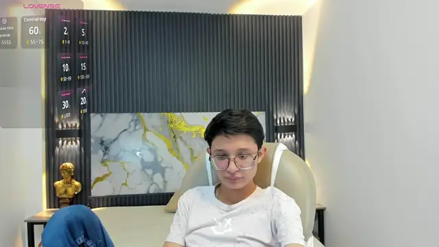 Snapshot of SantiagoRusso18 chatting on October 17, 12:07 pm SantiagoRusso18 online show from October 17, 12:07 pm