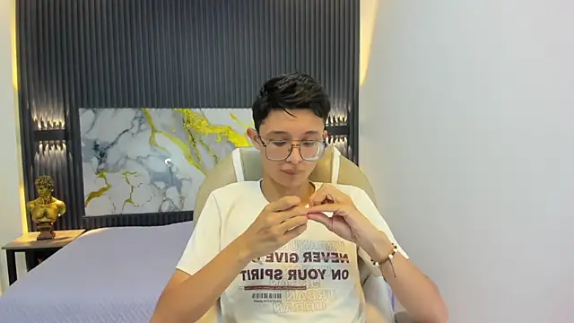 Snapshot of SantiagoRusso18 chatting on September 20, 1:05 pm SantiagoRusso18 online show from September 20, 1:05 pm