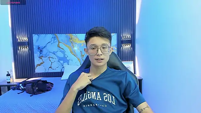 SantiagoRusso18 online show from February 6, 7:10 pm