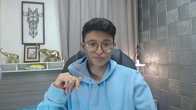 SantiagoRusso18 online show from April 18, 11:56 am