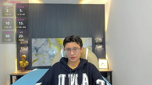 SantiagoRusso18 online show from October 25, 12:04 pm