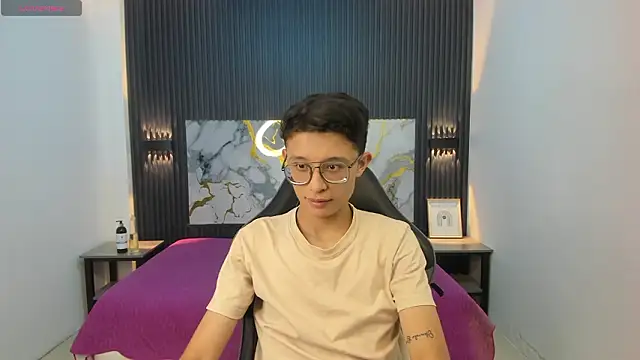 SantiagoRusso18 online show from February 14, 7:36 pm