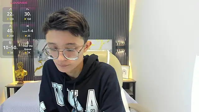 Snapshot of SantiagoRusso18 chatting on September 21, 1:05 pm SantiagoRusso18 online show from September 21, 1:05 pm