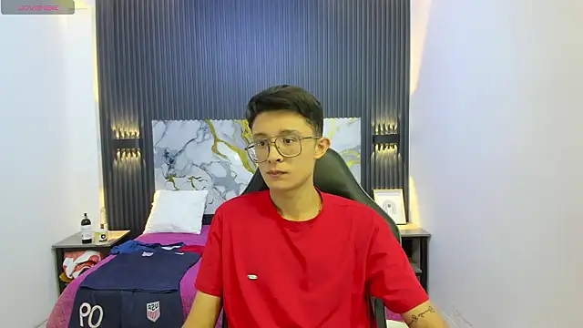 SantiagoRusso18 online show from February 13, 7:58 pm