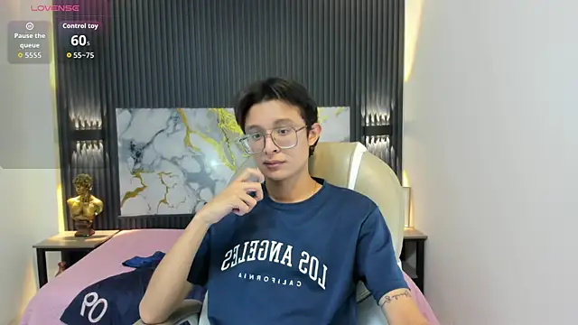 SantiagoRusso18 online show from November 13, 3:32 am