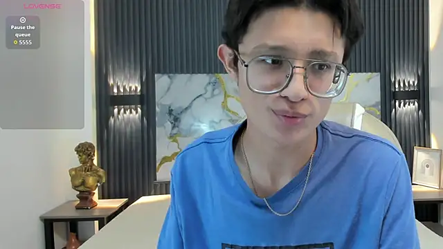 SantiagoRusso18 online show from November 25, 2:01 am