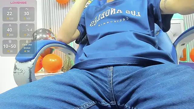 SantiagoRusso18 online show from November 3, 6:33 pm