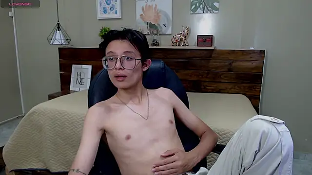 SantiagoRusso18 online show from December 3, 8:19 pm