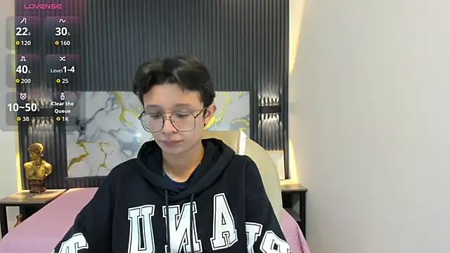 SantiagoRusso18 online show from November 9, 12:42 pm