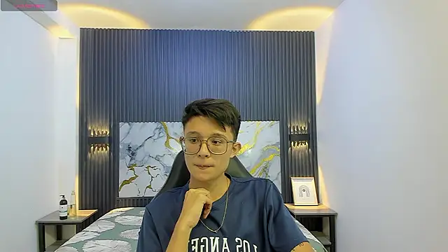 SantiagoRusso18 online show from February 12, 8:19 pm