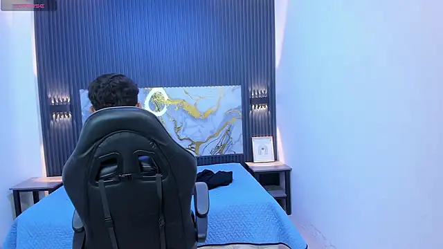 SantiagoRusso18 online show from March 3, 7:10 pm