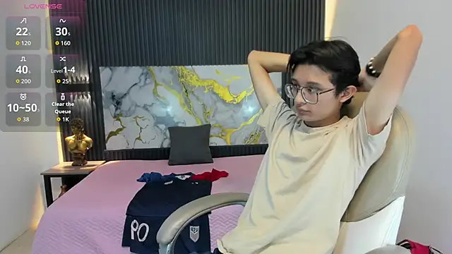 SantiagoRusso18 online show from November 14, 12:09 pm