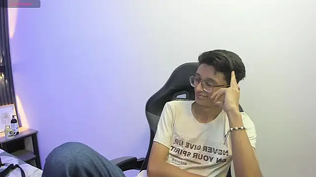 SantiagoRusso18 online show from February 22, 8:10 pm