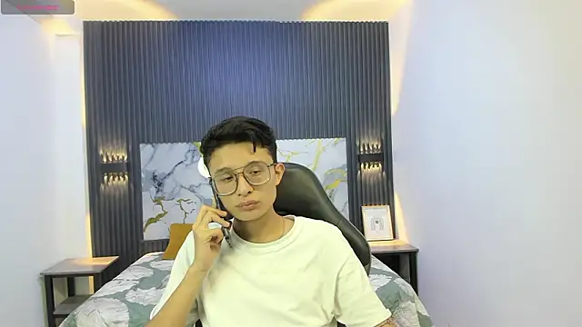 SantiagoRusso18 online show from February 21, 8:11 pm