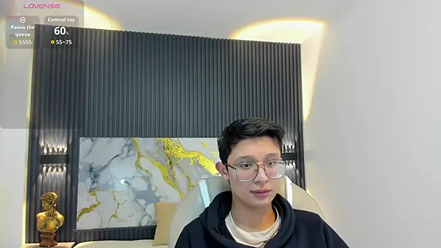 Snapshot of SantiagoRusso18 chatting on October 13, 1:02 pm SantiagoRusso18 online show from October 13, 1:02 pm
