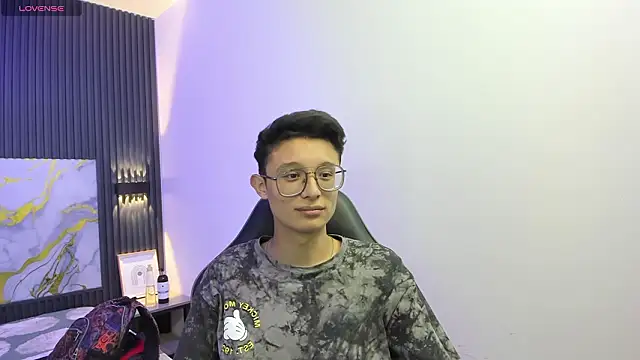 SantiagoRusso18 online show from February 19, 7:55 pm