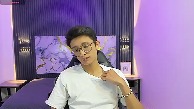 SantiagoRusso18 online show from January 31, 8:07 pm