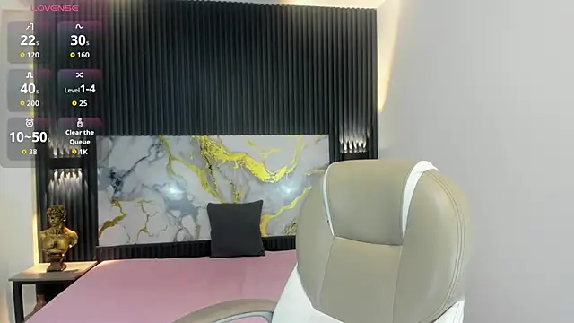 SantiagoRusso18 online show from November 17, 1:31 am