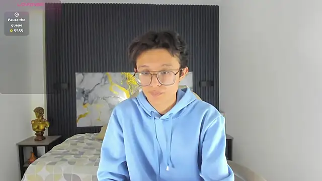 SantiagoRusso18 online show from December 4, 8:24 am