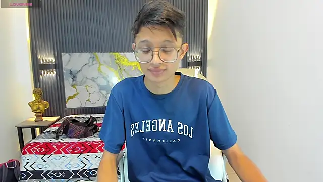 SantiagoRusso18 online show from December 18, 12:42 pm