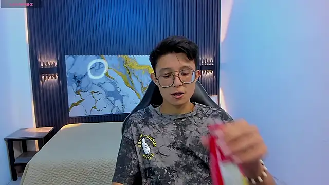 SantiagoRusso18 online show from March 6, 7:09 pm