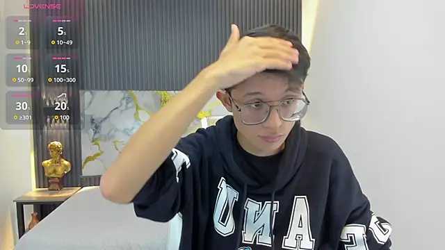 Snapshot of SantiagoRusso18 chatting on October 6, 12:39 pm SantiagoRusso18 online show from October 6, 12:39 pm