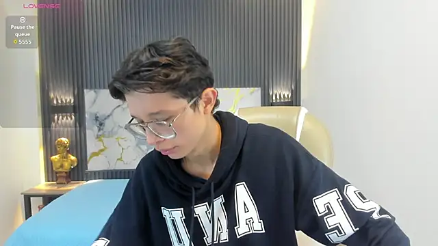 SantiagoRusso18 online show from October 22, 12:04 pm