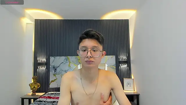 SantiagoRusso18 online show from December 20, 12:30 pm